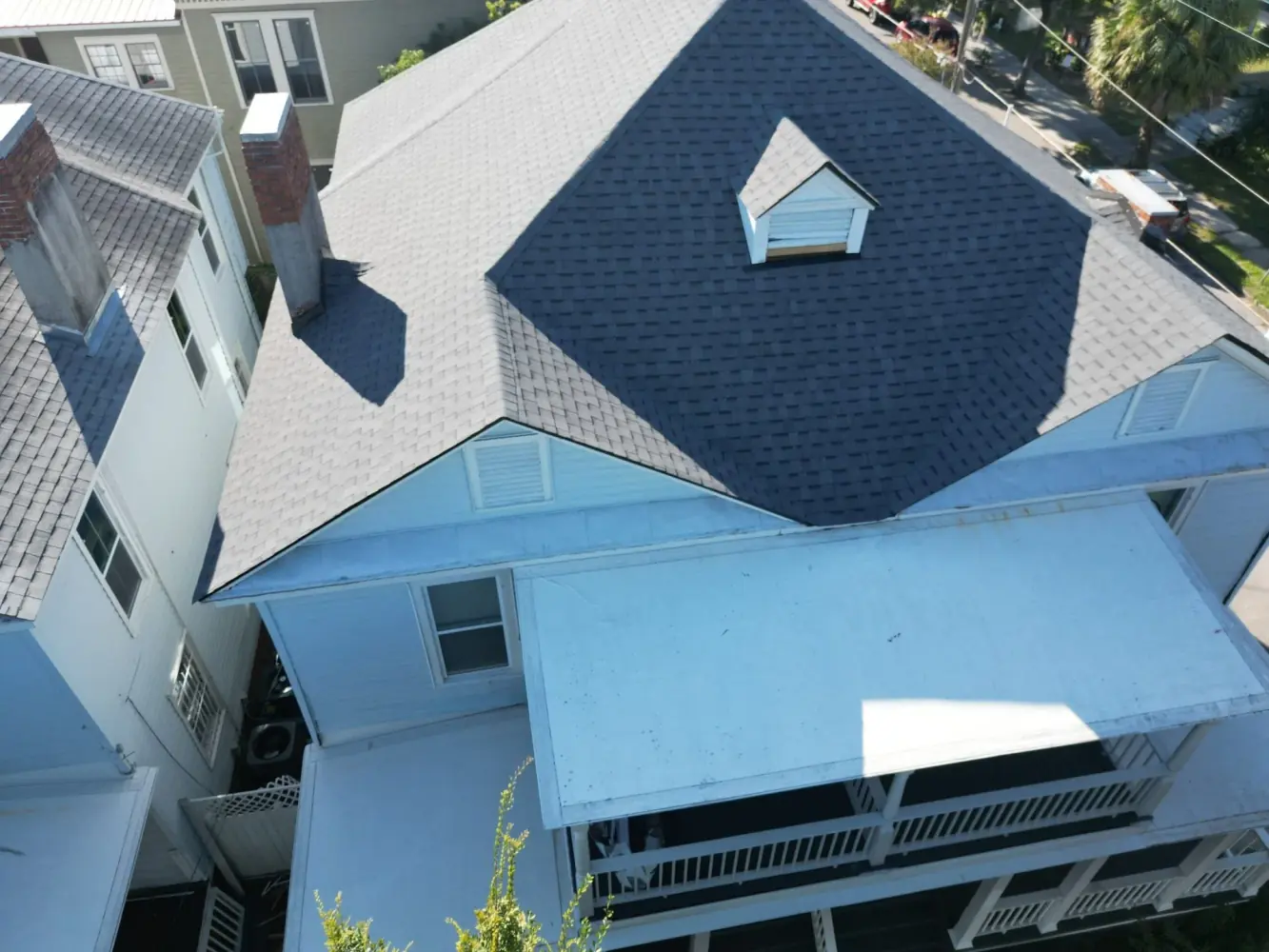 Multi-level residential complex Atlas Pinnacle Pristine Pewter shingle roof replacement in Savannah Historic District